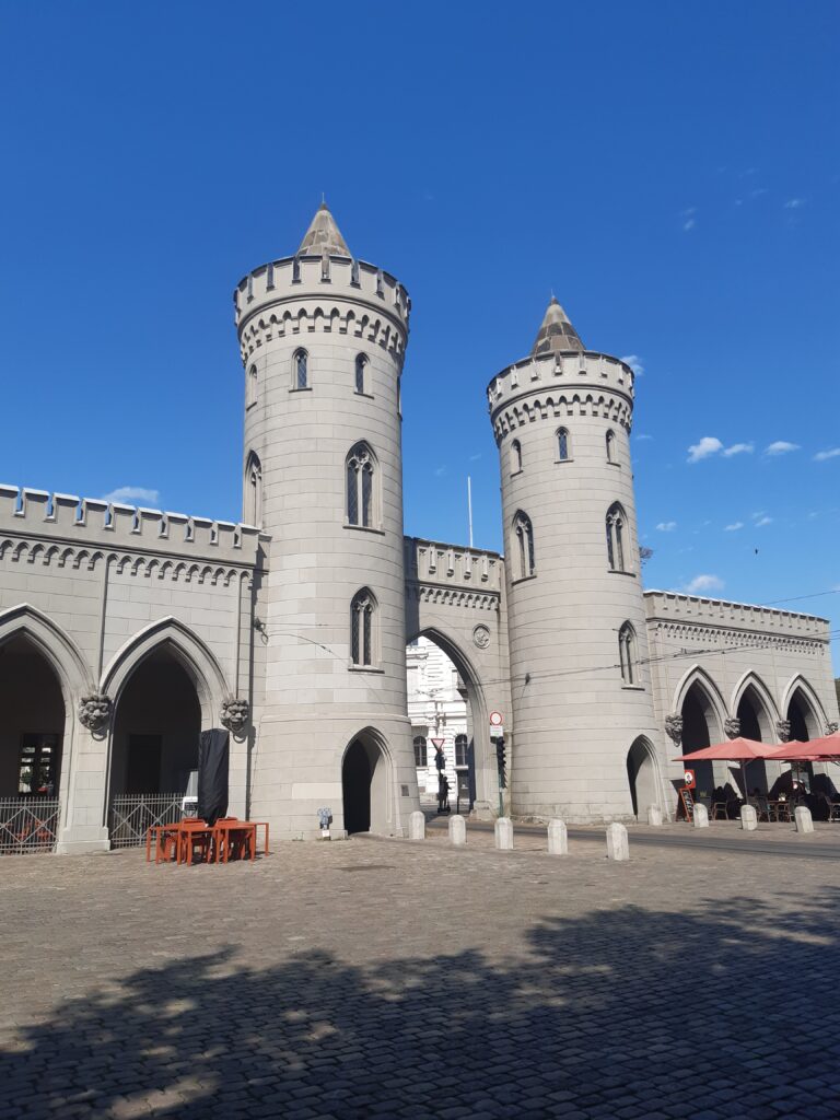 Eines der Potsdamer Stadttore ist das Nauener Tor.