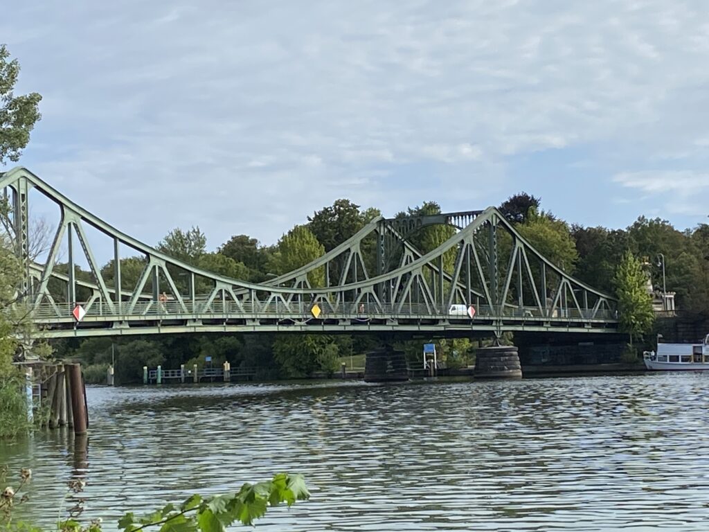 Die Glienicker Brücke ehemals Brücke der Einheit