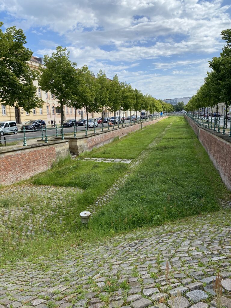Der alte Stadtkanal in Potsdam ist meist ohne Wasser.