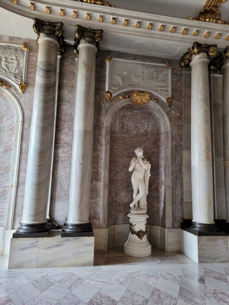 Das prachtvolle Innere des Neuen Palais spiegelt auch die Wilhelminische Periode wieder