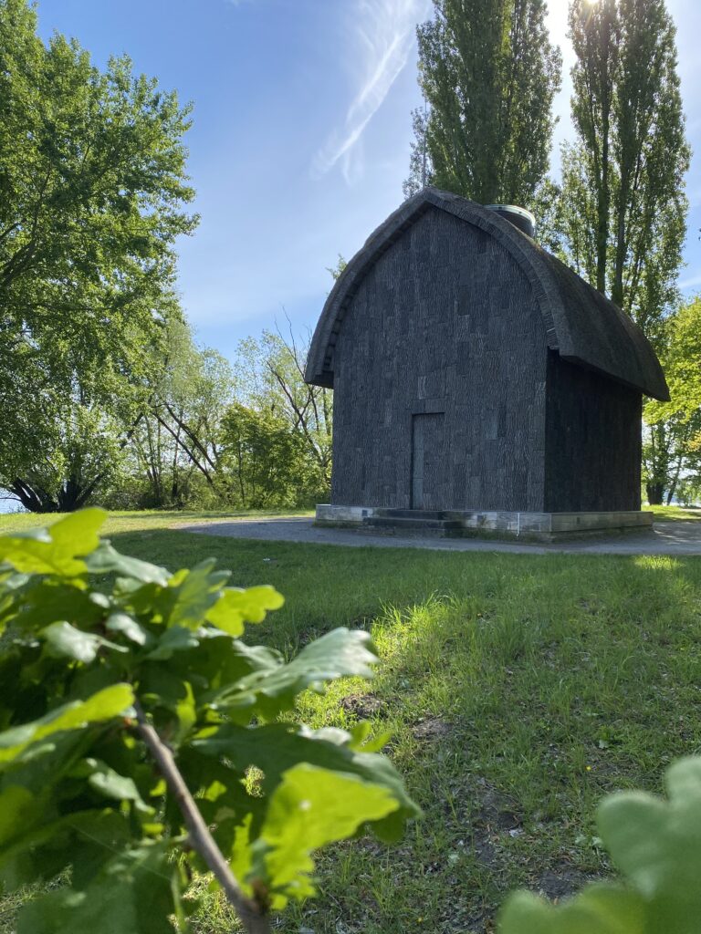 Die Eremitage im Neuen Garten liegt am Jungfernsee.